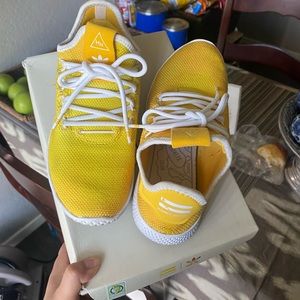 👧🏻 Adidas x Pharrell William’s PW TENNIS HU J yellow